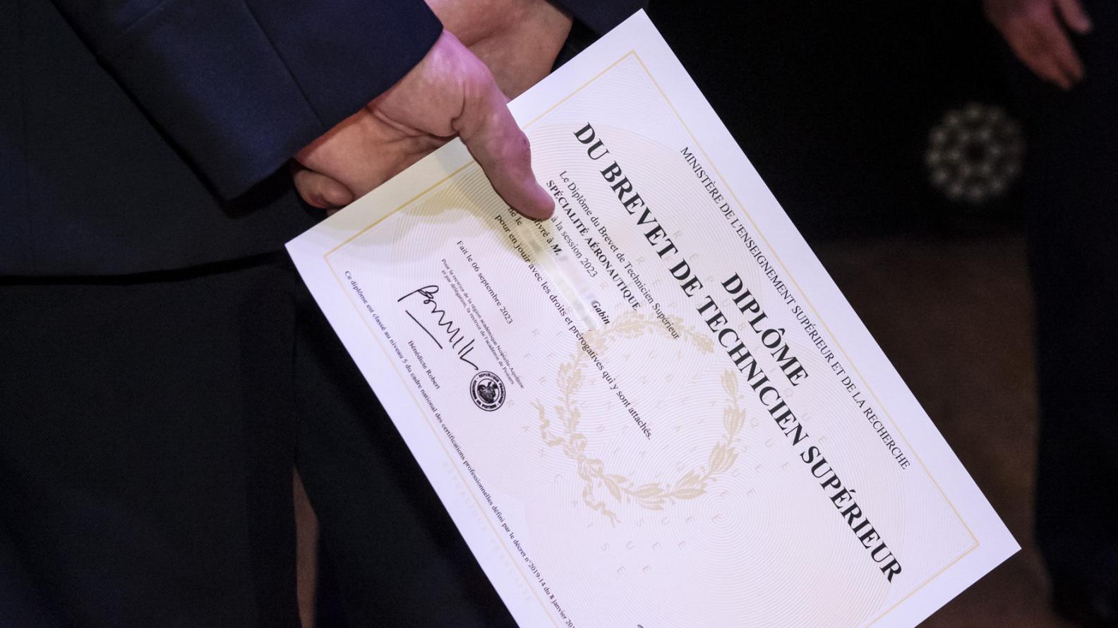 Faux diplôme en ligne / Acheter un diplôme